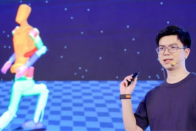 天才少年稚晖君米兰milan机器人走路进场！AI模型做大脑，目标售价20万以内