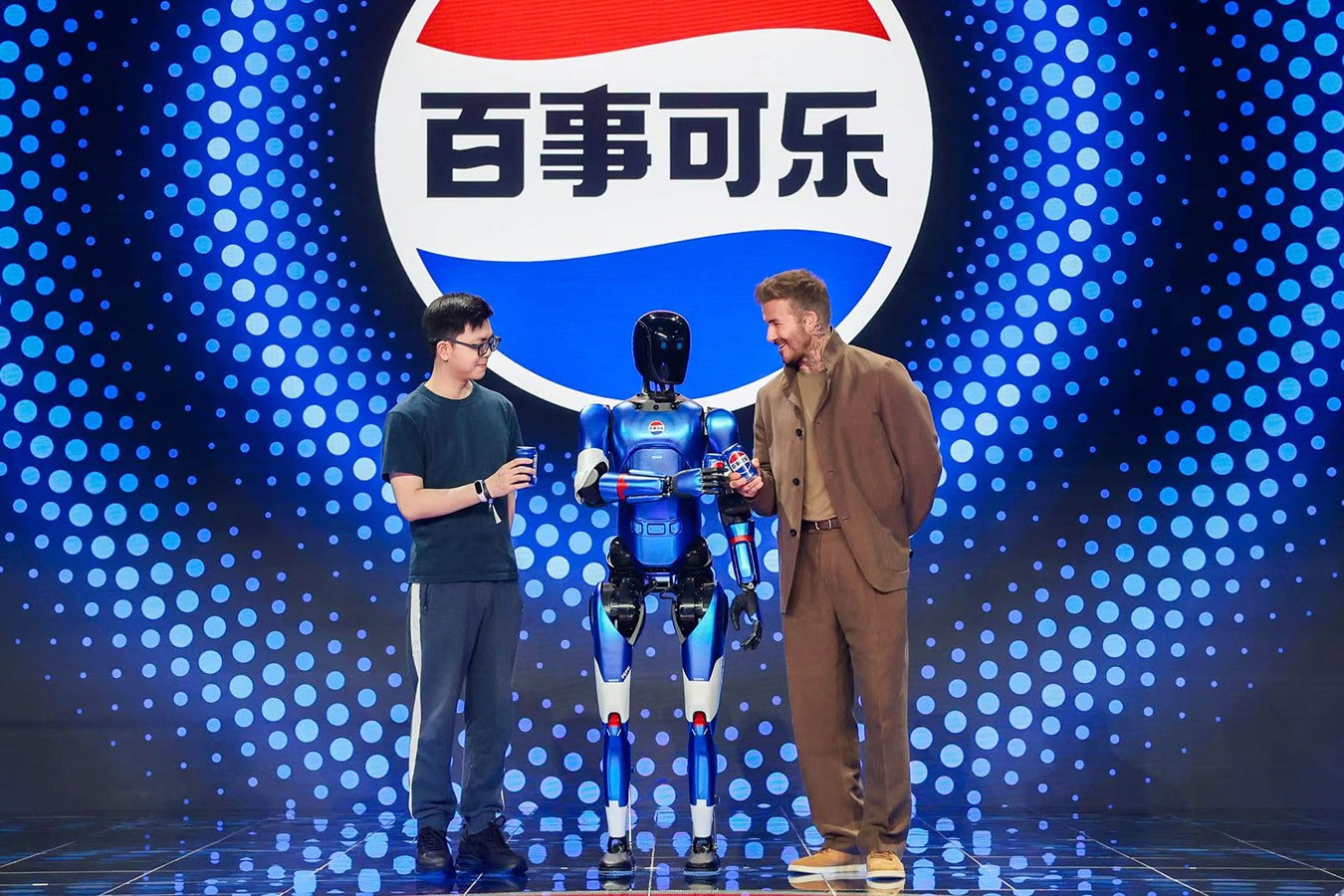 米兰milan机器人携手百事中国共创“百事蓝宝” 共燃渴望新章